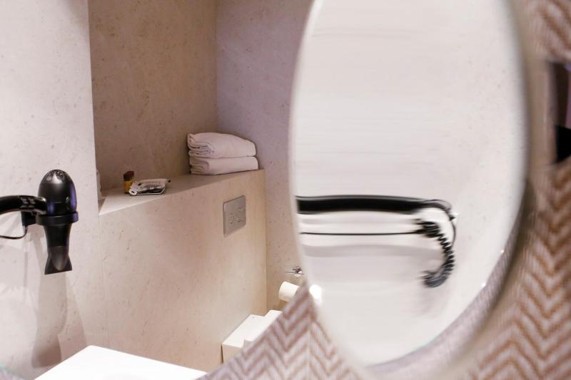 Double or Twin Room (2 Adults + 1 Child) image 3