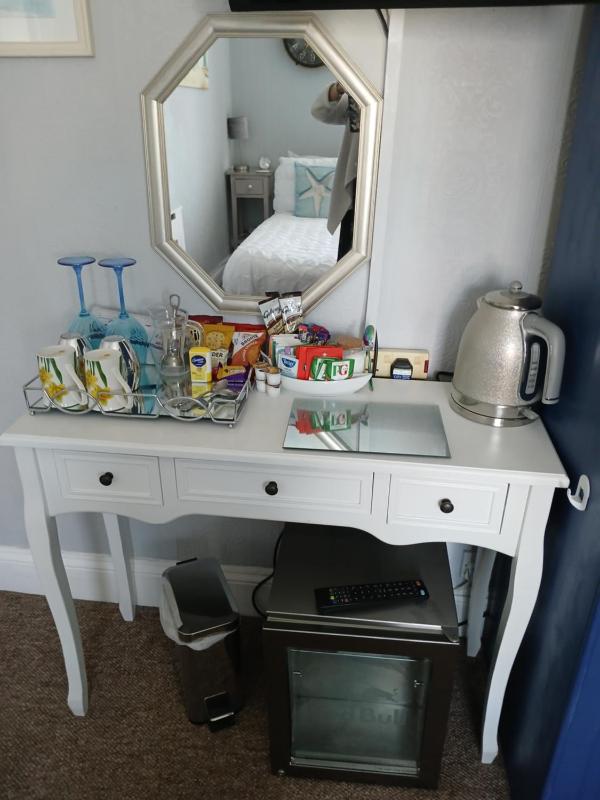 Basic Double Room image 4