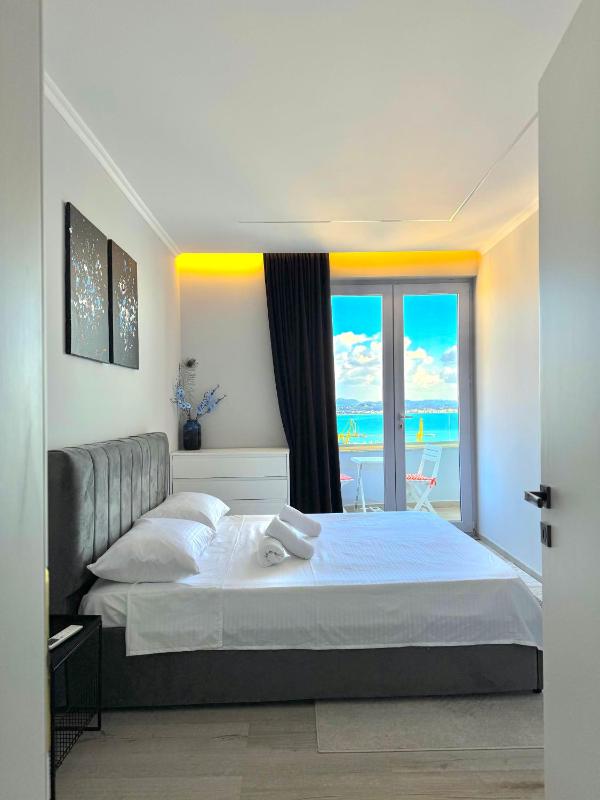 Sea & City Apartment Durrës - image 9