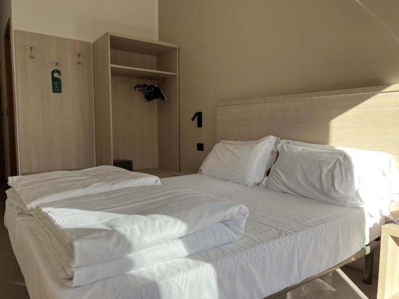 Double Room with Mountain View image 3
