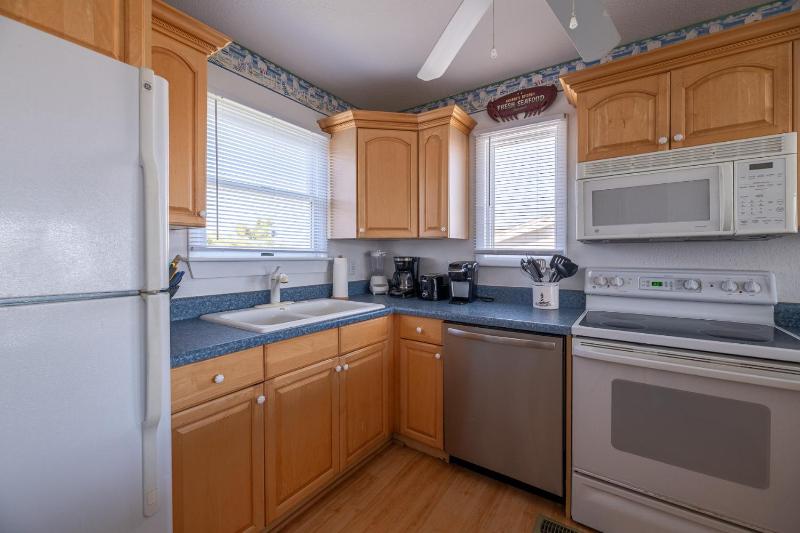 Seas The Day - Corolla Sea Loft Village Condo 65 Yards to Beach Pool Tennis - image 16