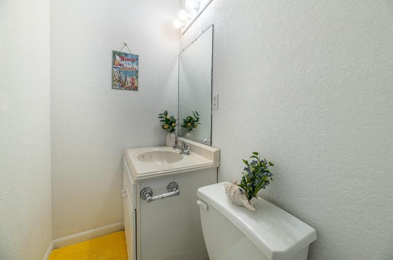 Seas The Day - Corolla Sea Loft Village Condo 65 Yards to Beach Pool Tennis - image 5