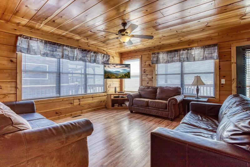 Great Smoky View Panoramic View FREE tickets for each paid day Hot Tub WIFI!!! - image 35