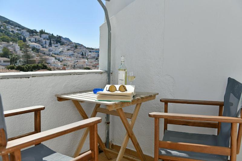 Studio with Balcony image 2