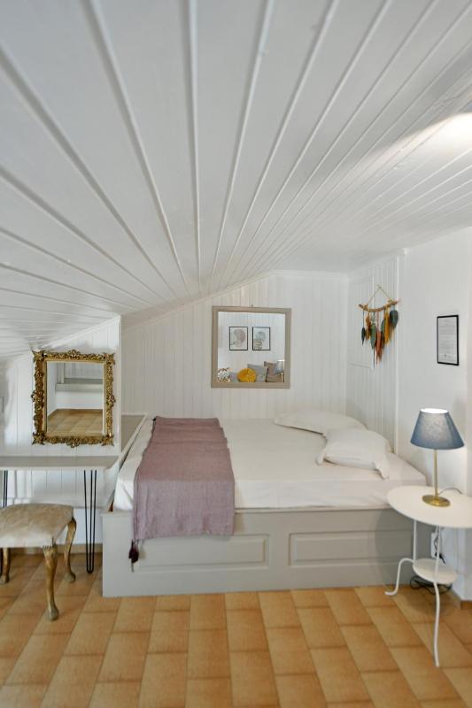 Studio - Attic image 1