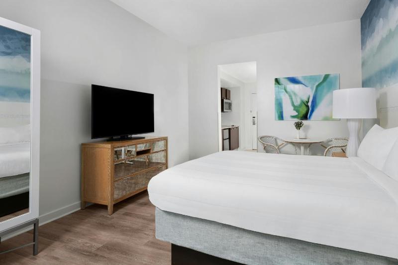 Studio with Queen Bed and Sofa Bed image 4