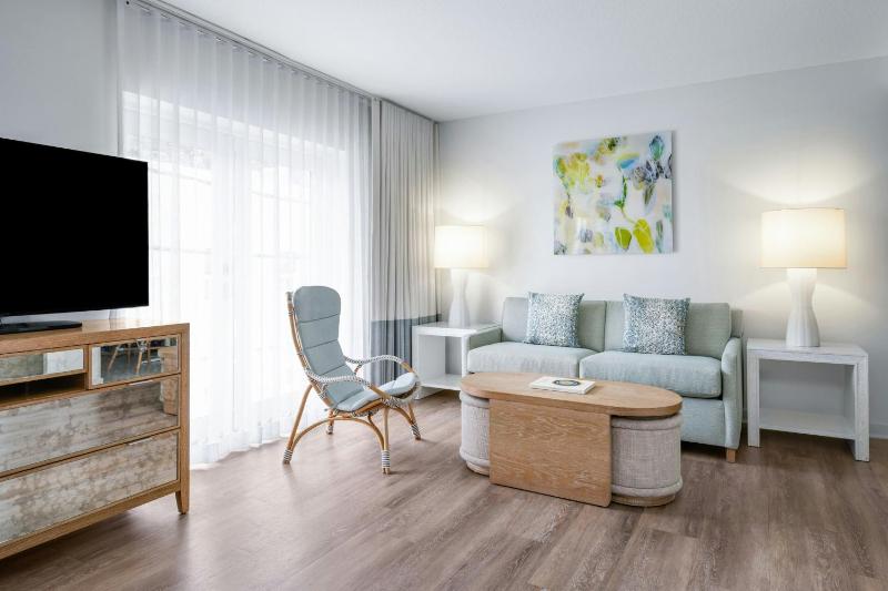 King Studio with Sofa Bed image 1