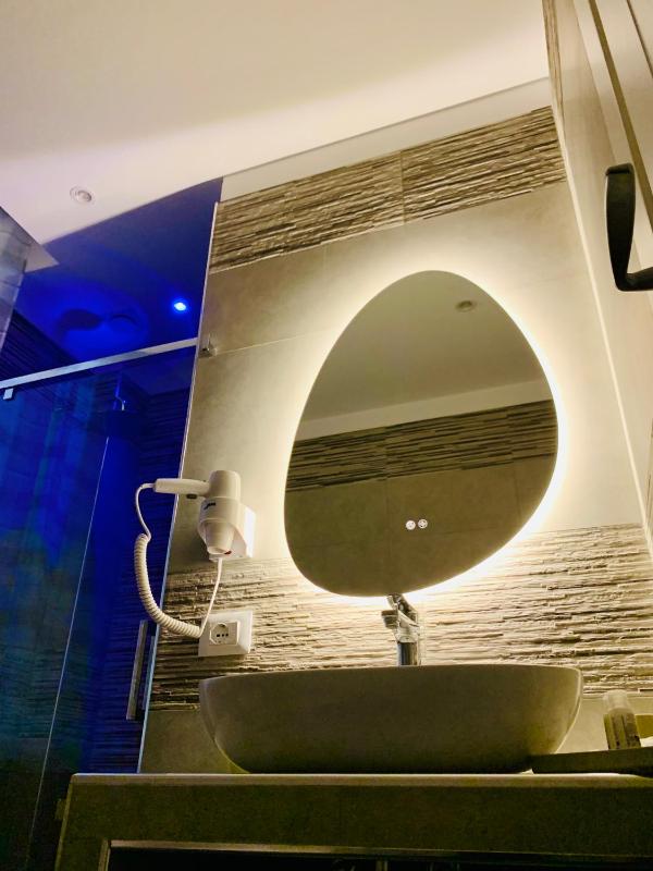 Double or Twin Room with Private External Bathroom image 3