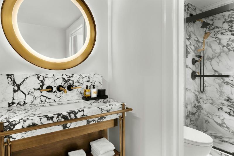 King Room image 2