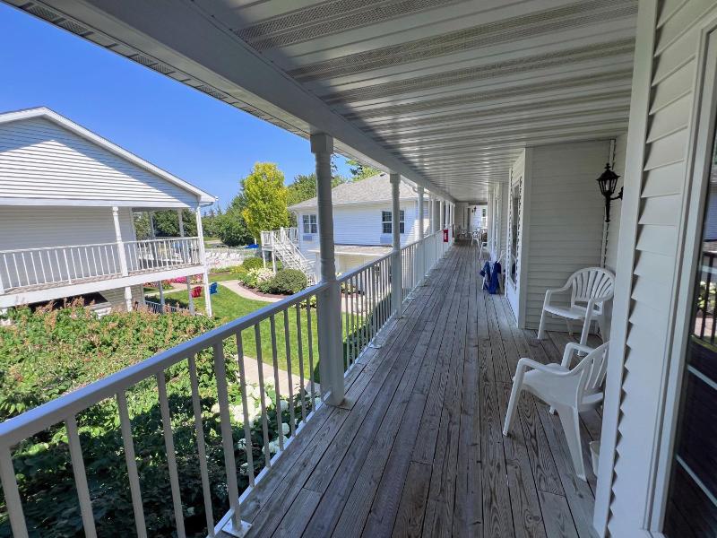 Family Room with Garden View image 2