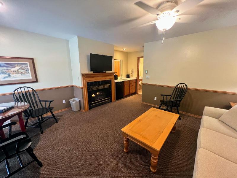 King Suite image 2
