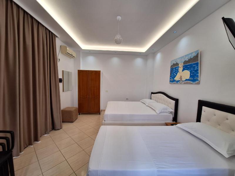 Double Room with Balcony image 1