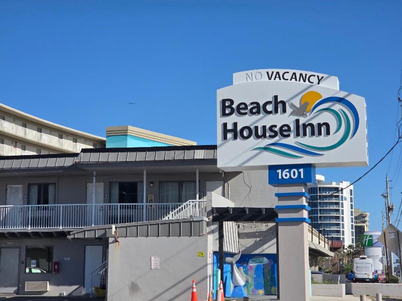 Beach House Inn with POOL & Hot Tub - image 14
