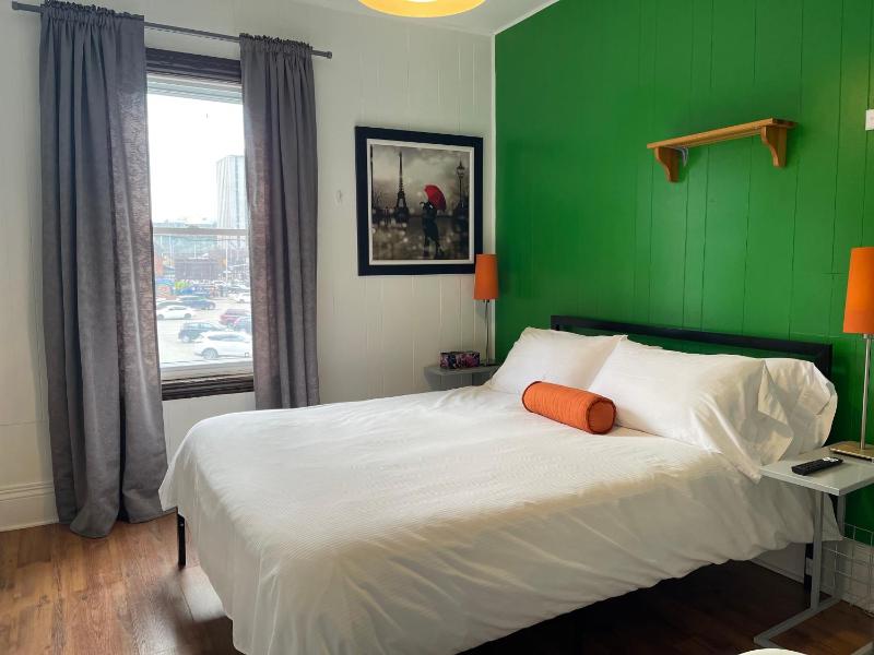 Barefoot Inn - image 9