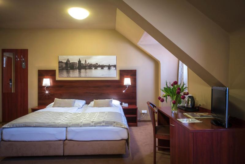 Deluxe Double or Twin Room image 1