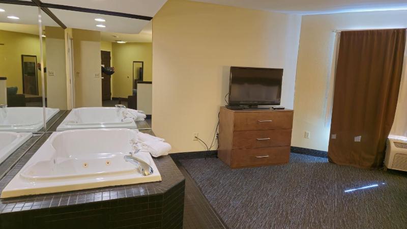Executive Suite image 3