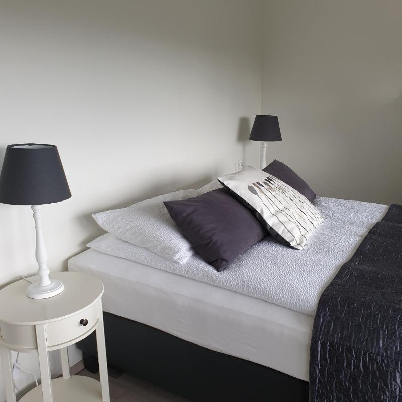 Basic Triple Room with Shared Bathroom image 1
