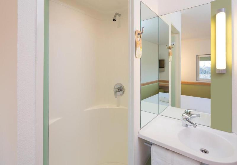 Classic Double Room image 2