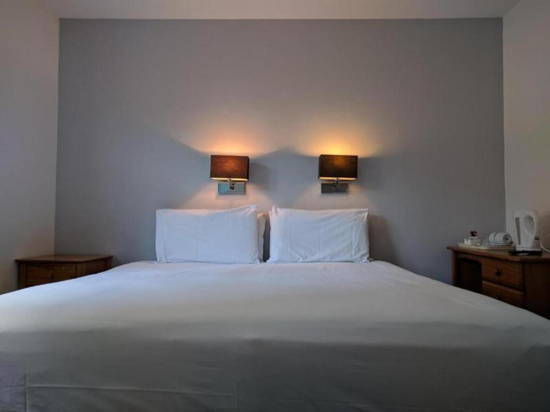 Small Double room image 1