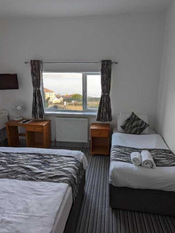 Triple Room with Sea View image 4