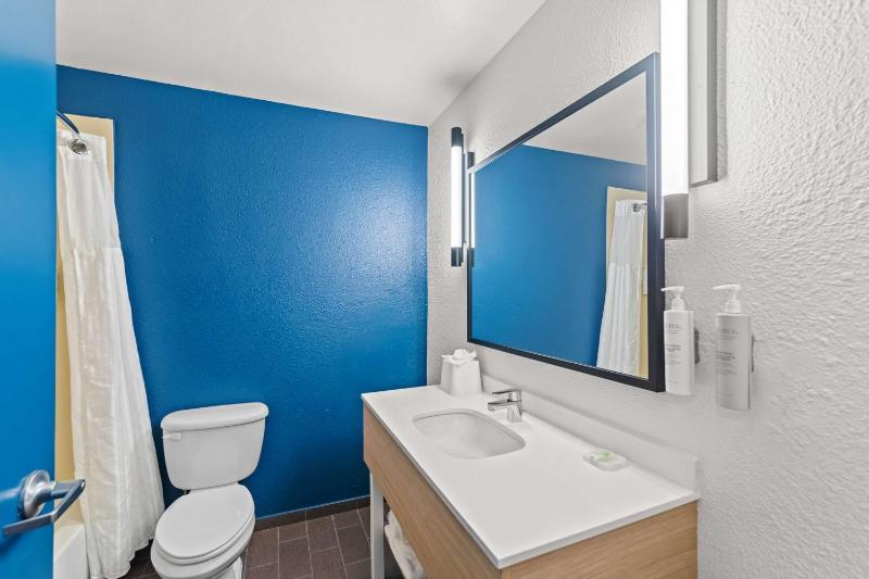 King Room image 3