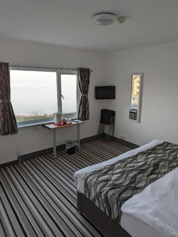 Triple Room with Sea View image 3