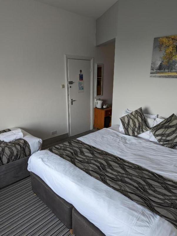 Triple Room with Sea View image 2