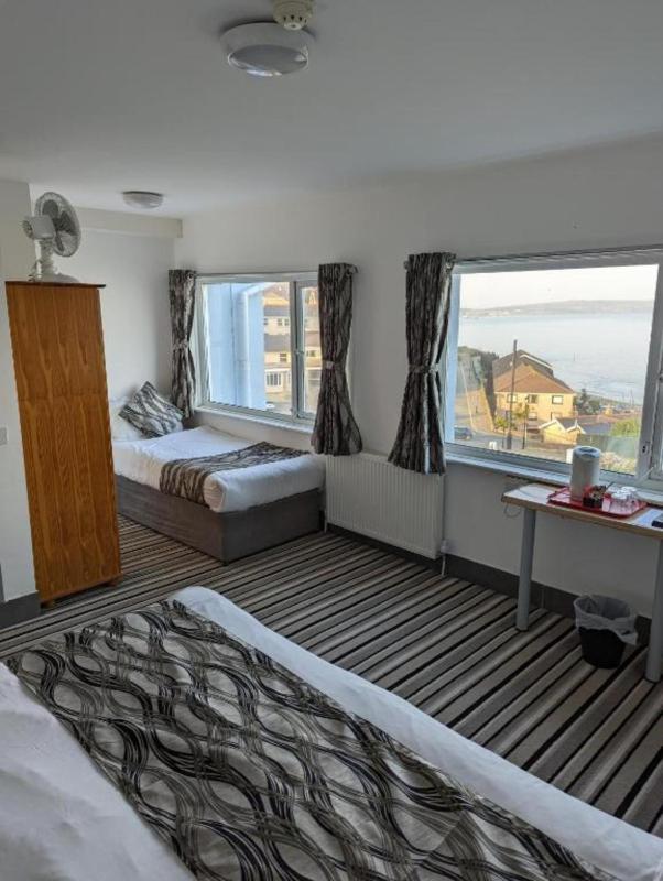 Triple Room with Sea View image 1