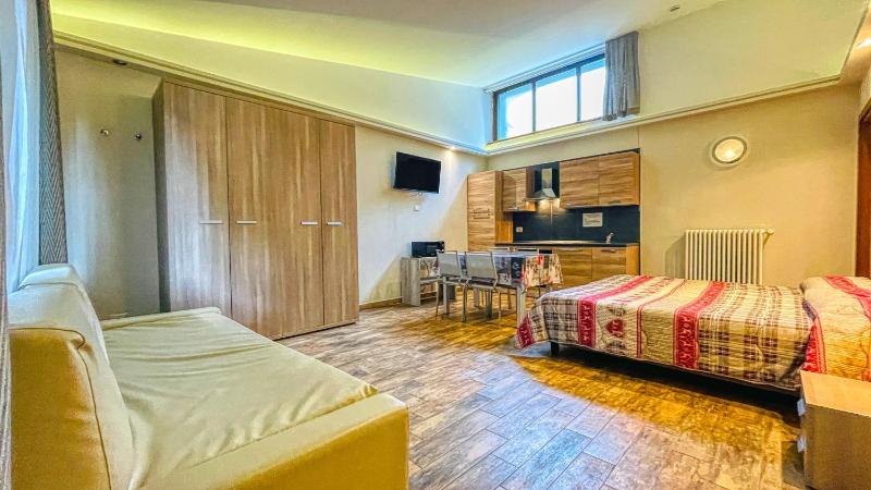 Family Studio (4 Adults) image 3