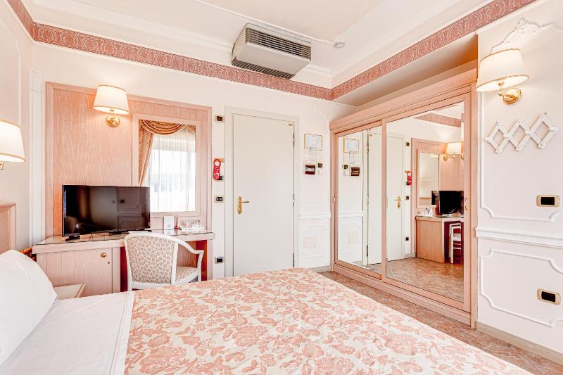Economy Double Room image 2