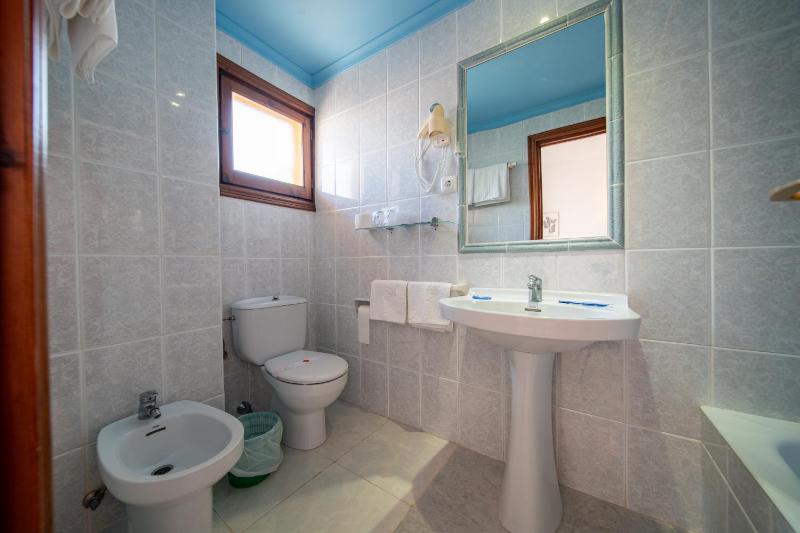 Double or Twin Room image 2