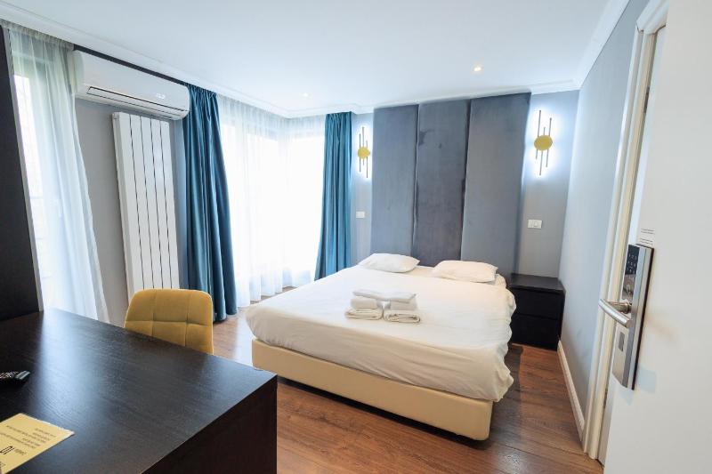 Double Room image 3