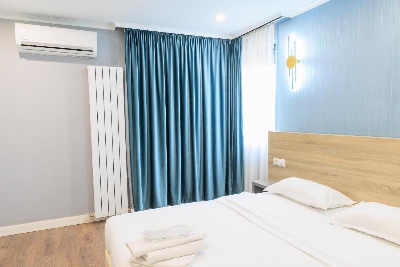 Double Room image 4