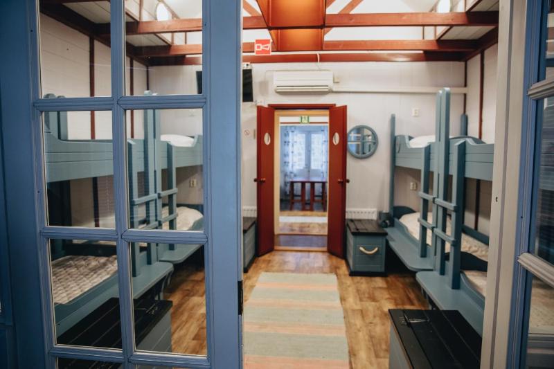 House (8 Adults) image 3