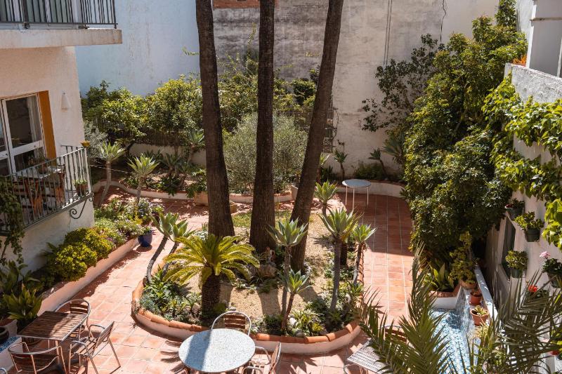 Double or Twin Room with Garden View image 2