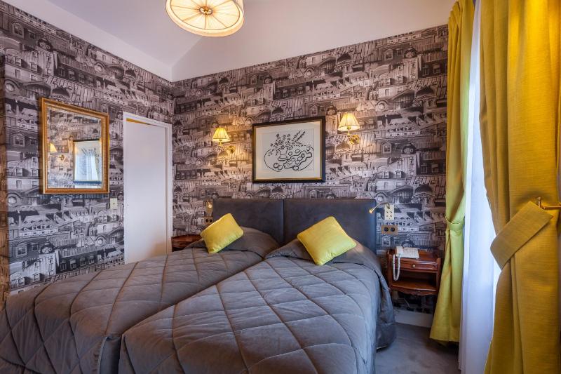 Deluxe Double Room image 3