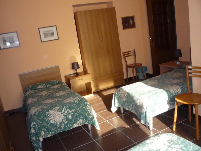 Bed in 3-Bed Mixed Dormitory Room image 3