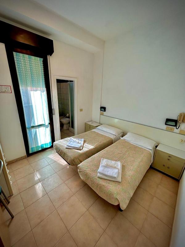 Double or Twin Room image 3