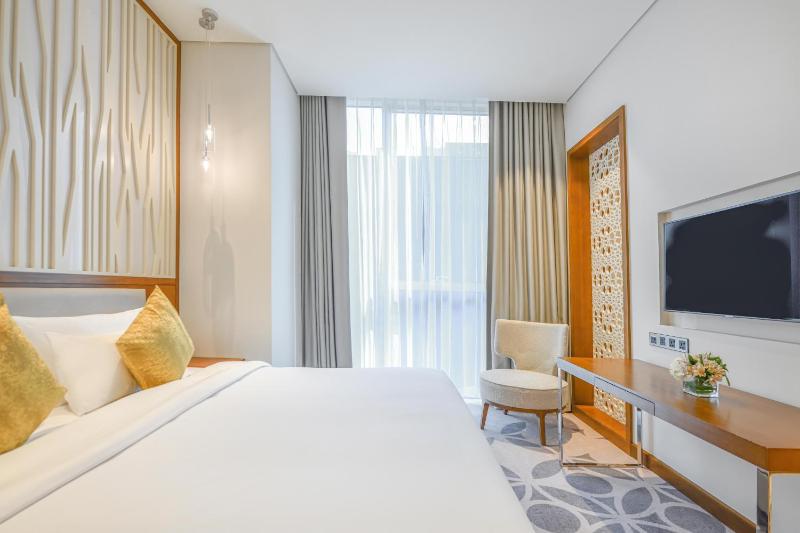 Premium Suite - DXB Free Airport Pick up & Drop off T1&T3, Free Shuttle Service to La Mer Beach, Dubai Outlet Mall & Dubai Festival City image 3