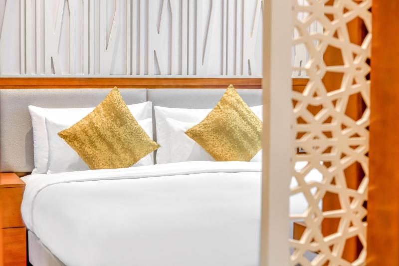 Premium Suite - DXB Free Airport Pick up & Drop off T1&T3, Free Shuttle Service to La Mer Beach, Dubai Outlet Mall & Dubai Festival City image 4