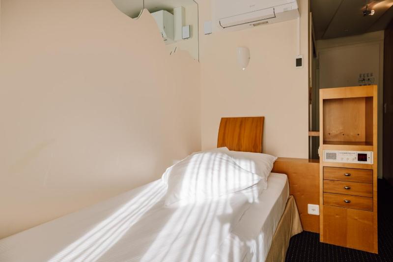 Single Room image 3