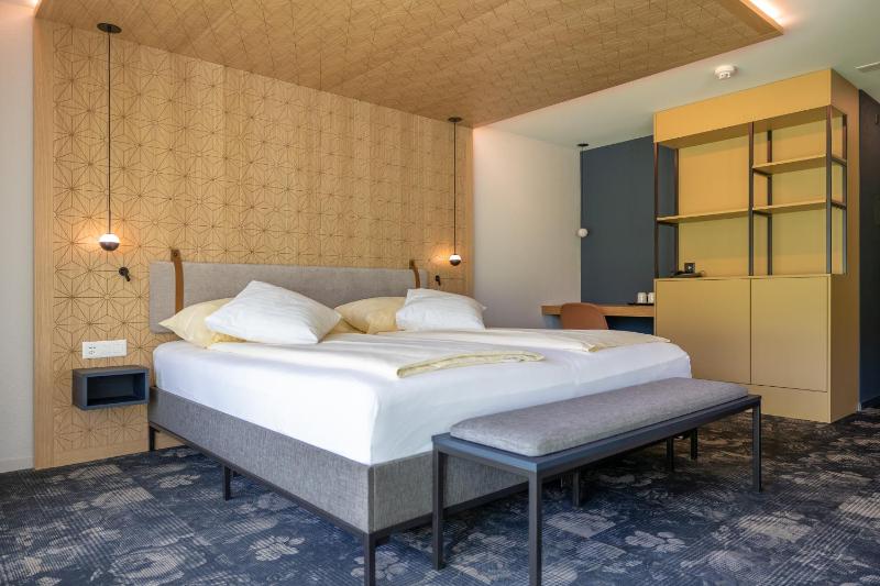 Large Double Room image 1
