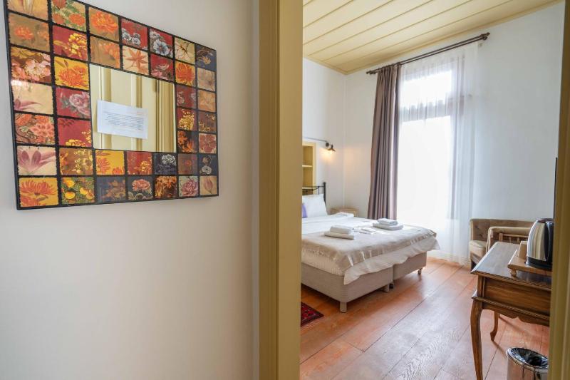 Standard Double or Twin Room image 4