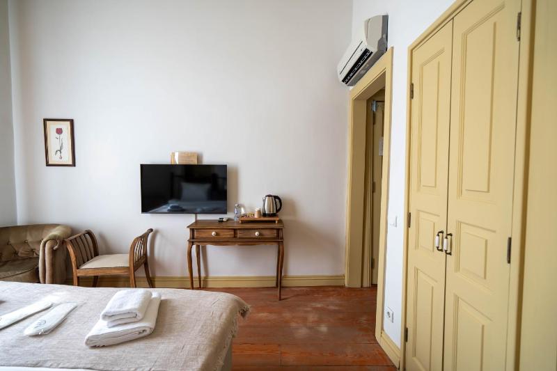Standard Double or Twin Room image 3