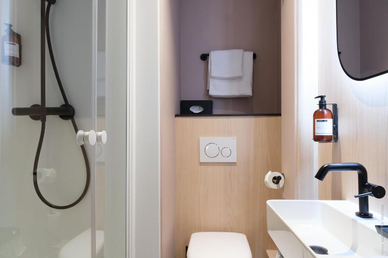 Classic Double Room image 4