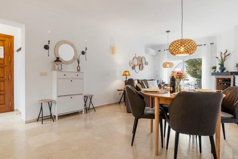 Cozy apartment with pool by Costarentals - Ref 153 - image 2