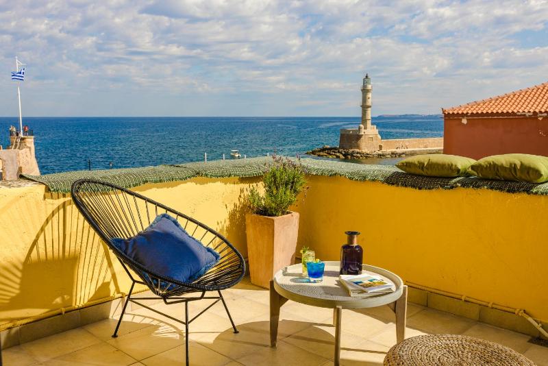 Superior Double Room with Balcony image 3