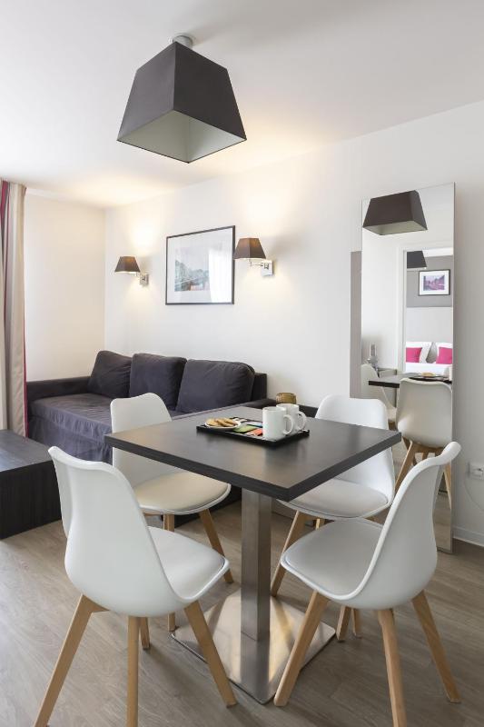 Junior Suite with Balcony image 3