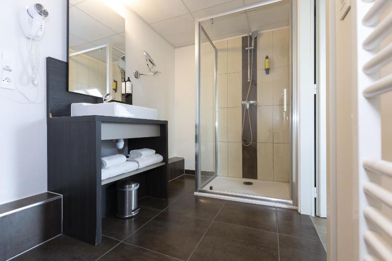 Junior Suite with Balcony image 2
