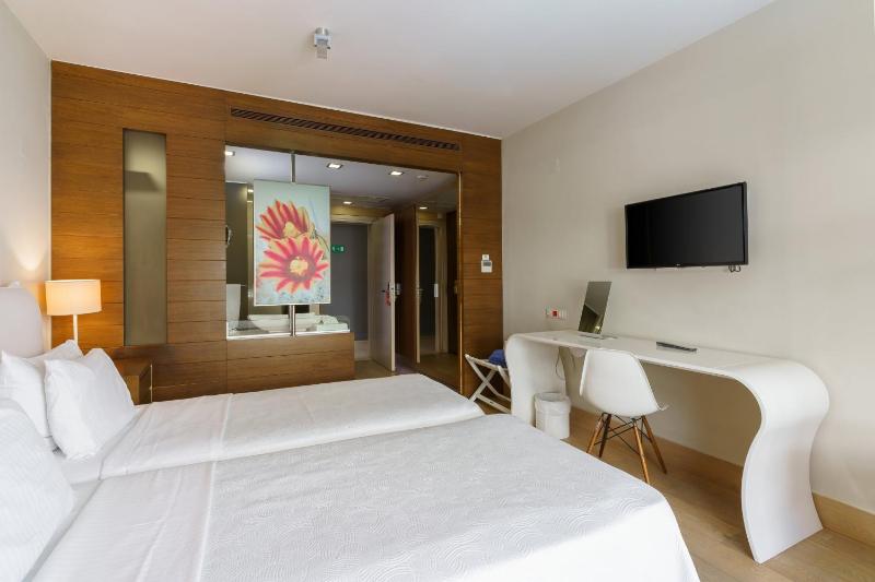 Double Room with Garden or Land View image 4